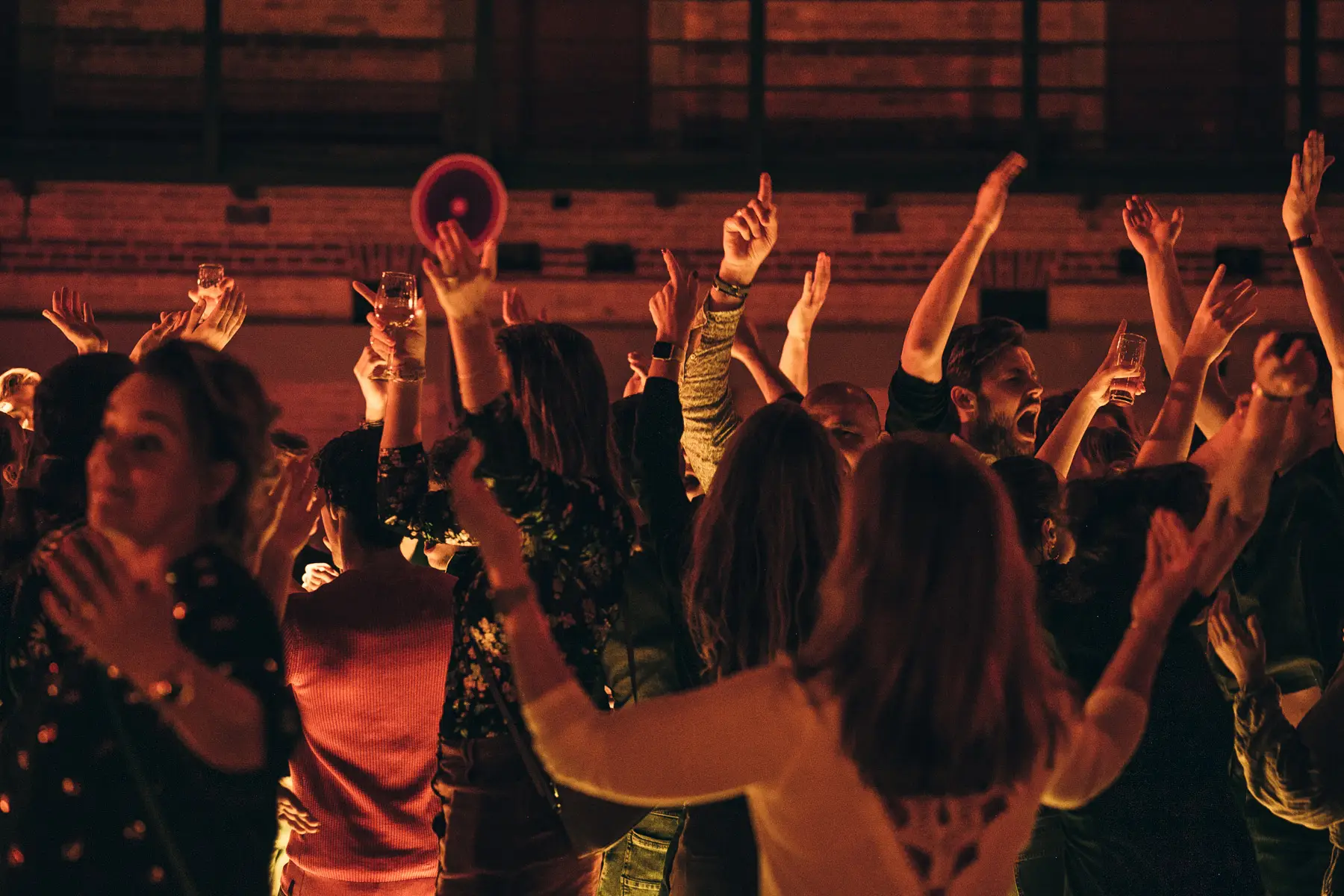Dansvloer-optreden-Soulbeats-Koepelgevangenis Arnhem Gasten dansen op een feest